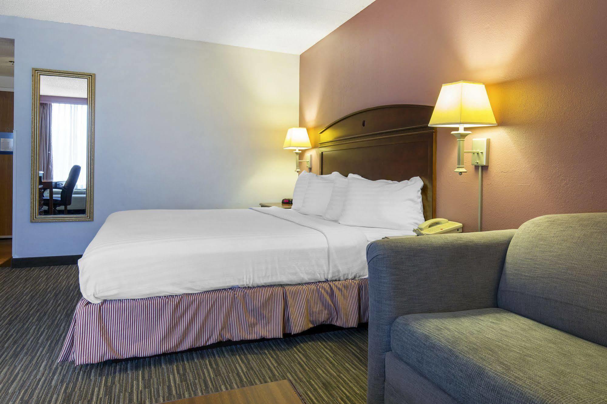 Greenstay Hotel & Suites Central スプリングフィールド エクステリア 写真